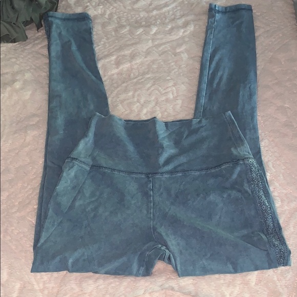 2 pairs of Aerie leggings💕 - Picture 5 of 8